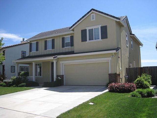 Lovely Curb Appeal!