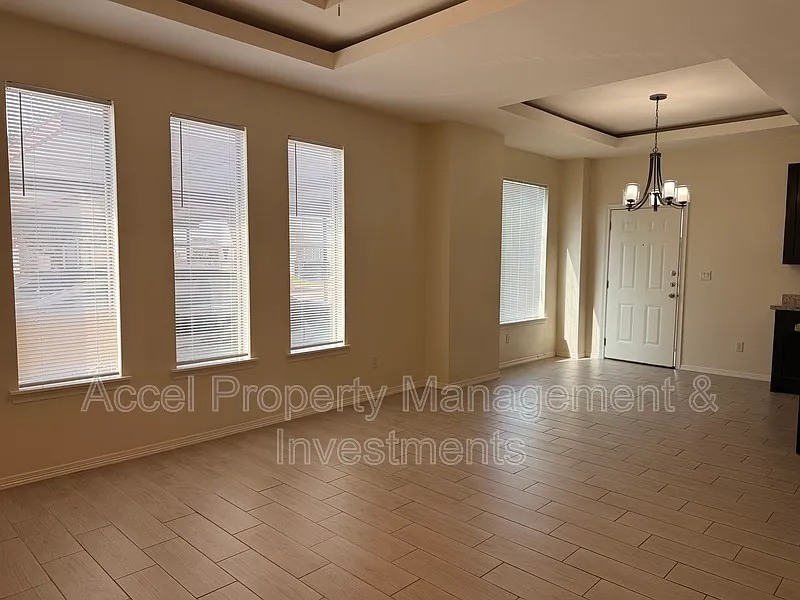 2 bed, 2.0 bath, 1348 sqft, $900 — Photo 4