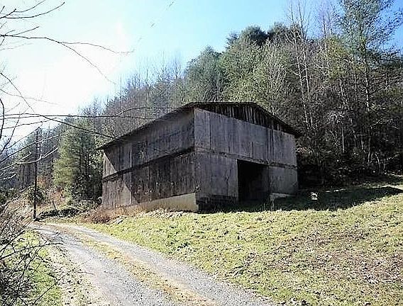 2nd image of 18 Acorn Dr