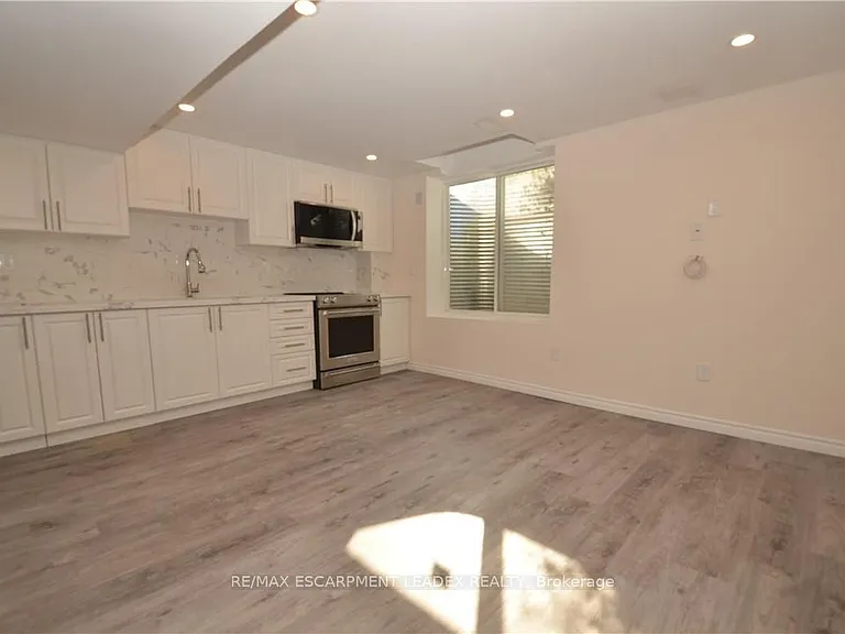 4 Findlay Dr #B — Photo 7