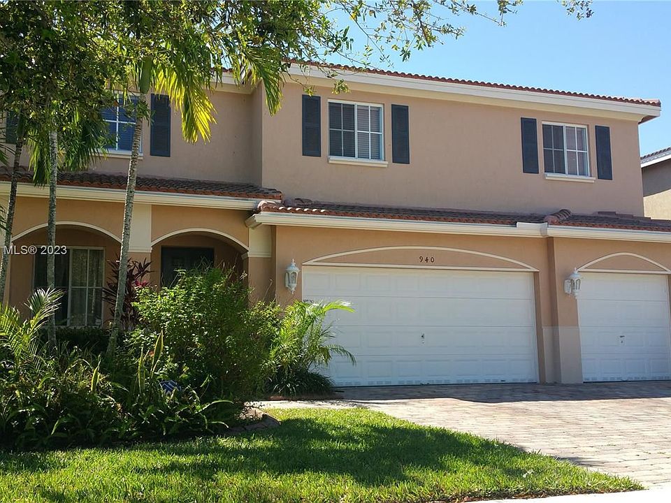 1st image of 940 NW 206th St