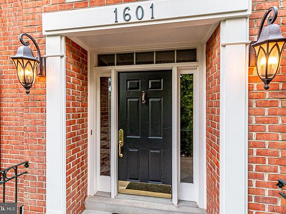 3rd image of 1601 Aerie Ln