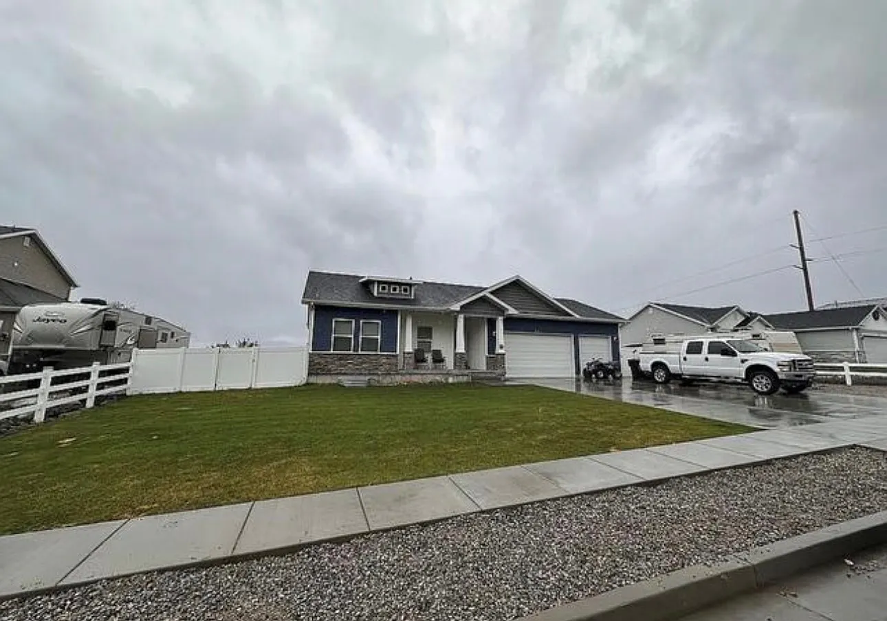 4 bed, 3214 sqft, $4,200 — Photo 1