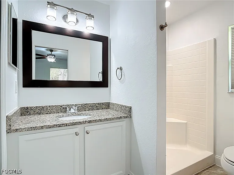 18522 Robinson Ave — Photo 17