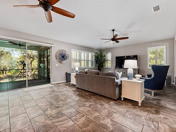 5th image of 10186 Oak Hammock Dr