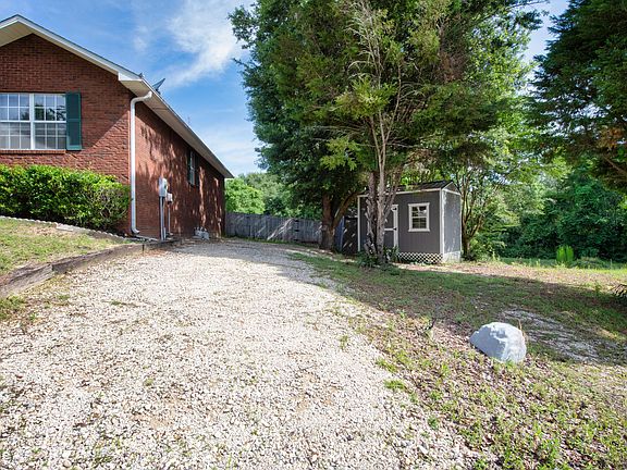 5th image of 114 Conquest Ave