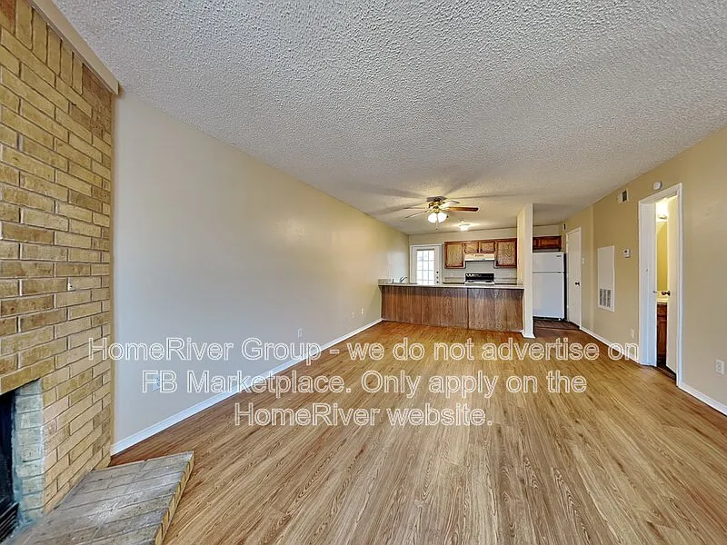 2 bed, 1.0 bath, 1085 sqft, $1,295 — Photo 2