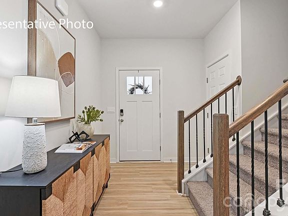 2nd image of 1418 Mammoth Rd