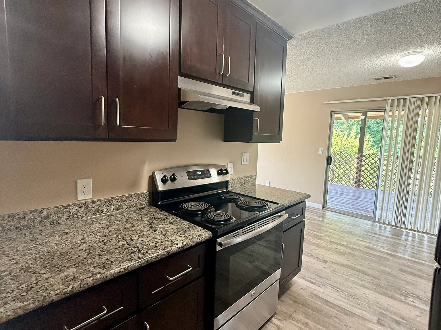 2 bed, 900 sqft, $2,700 — Photo 1