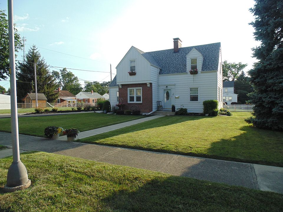 2nd image of 16 NW 10th St