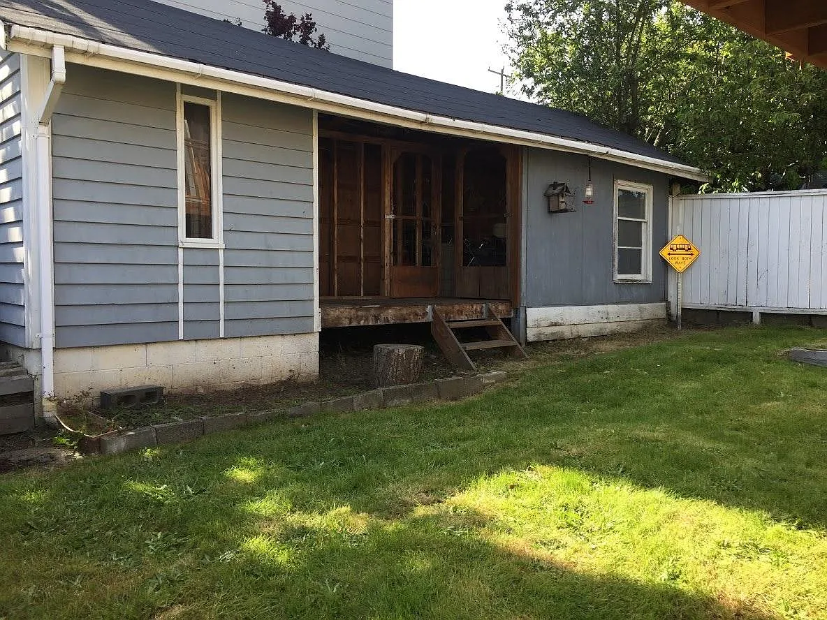 2 bed, 1090 sqft, $2,400 — Photo 3