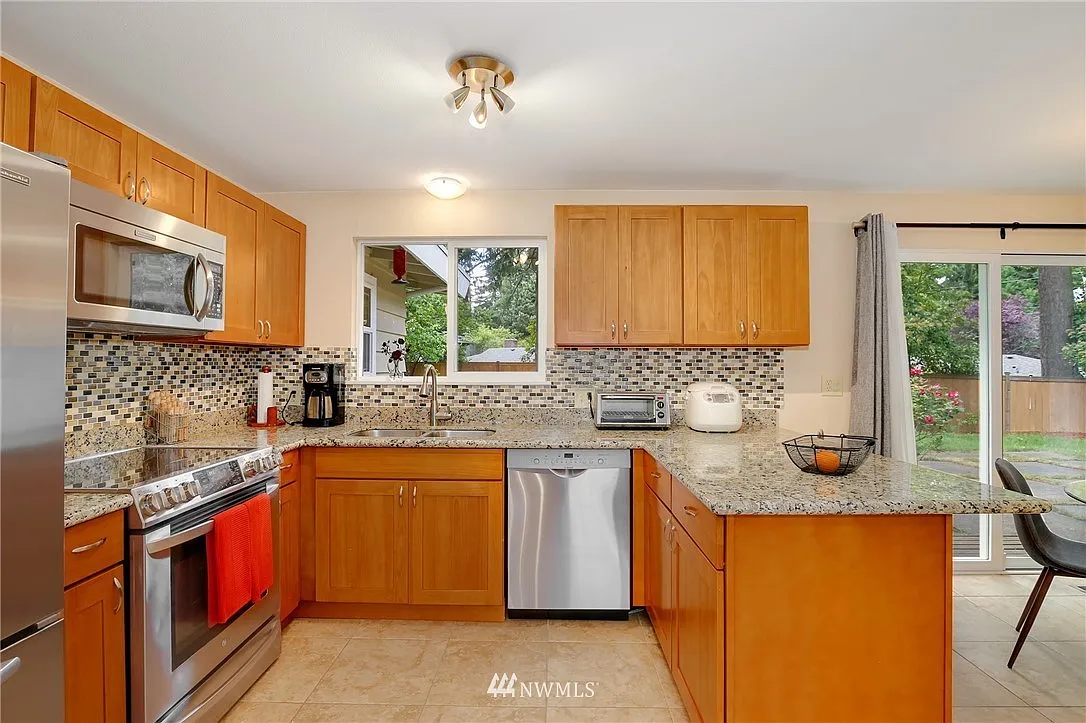 4 bed, 1500 sqft, $3,695 — Photo 2