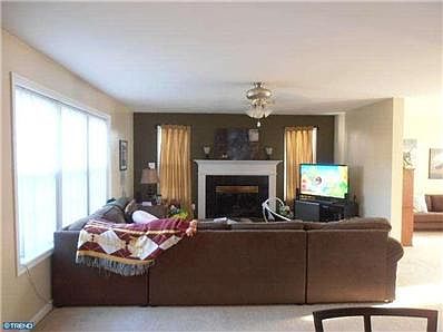 4th image of 300 Aspin Dr