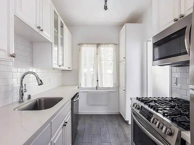 8491 Fountain Ave — Photo 19