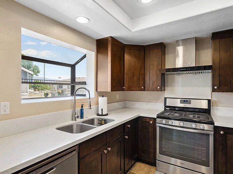 2024 S Bon View Ave #C — Photo 6