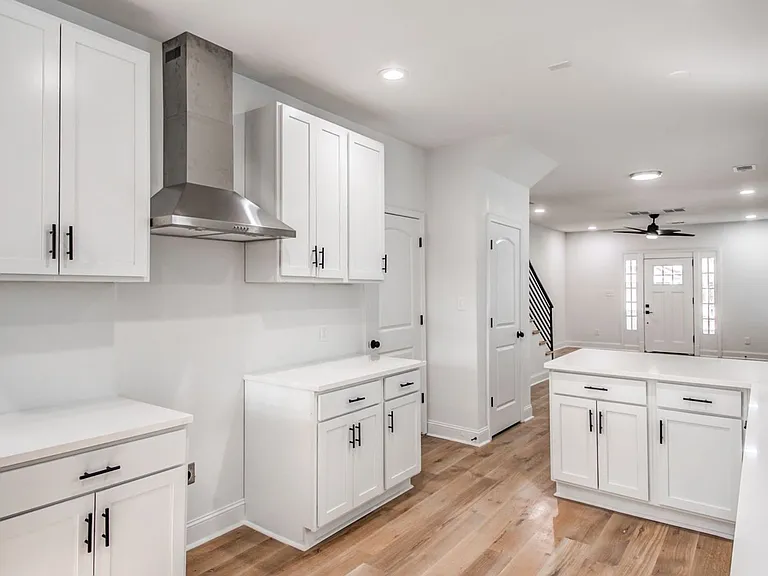 1825 Young Ave — Photo 25