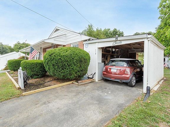 3rd image of 1239 Fairmont Dr