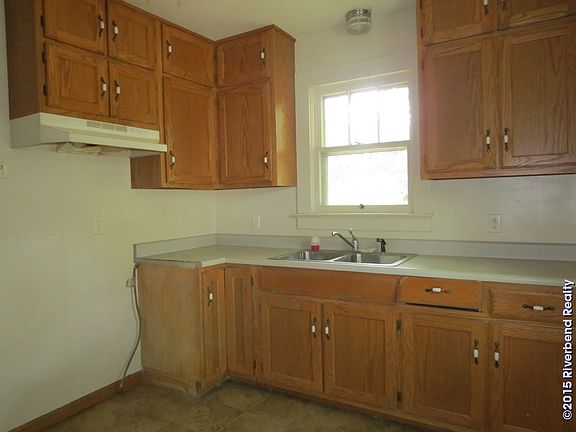 3rd image of 1212 Cousin St