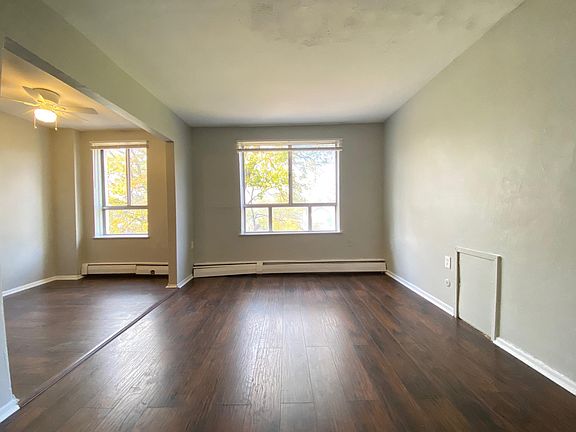 4th image of 2020 Elmhurst St #206