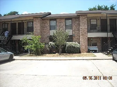 203 E Watson Dr — Photo 3