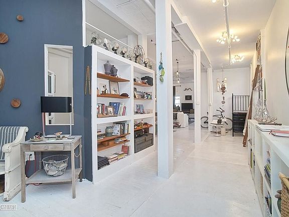 5th image of 30 Tiffany Pl APT 3L