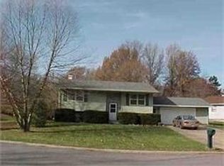 1925 Country Club Dr, Grinnell, IA