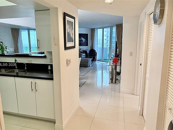 4th image of 17375 Collins Ave #1006