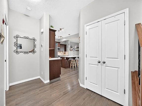 5th image of 132 E Wildrose Dr