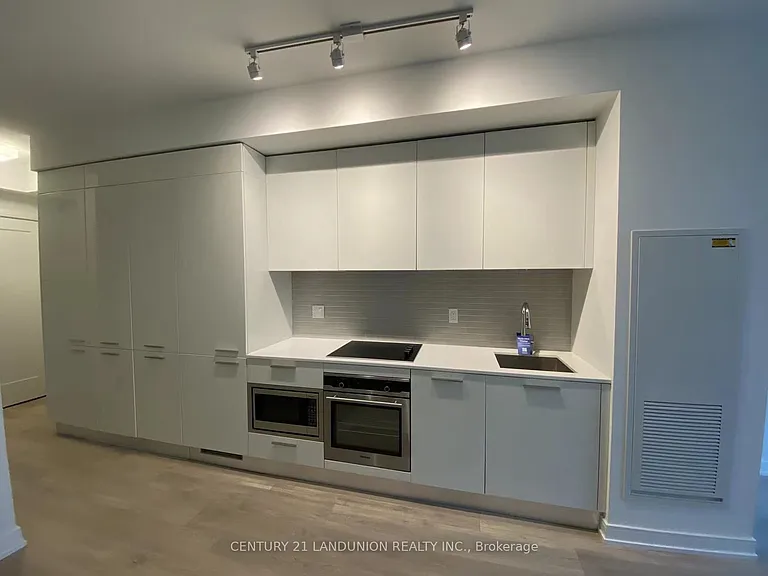 3 Gloucester St #812 — Photo 3