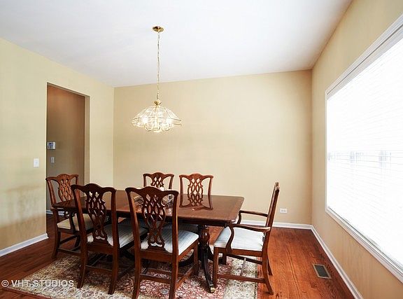 4th image of 827 Longwood Dr