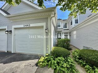 1441 Walnut Hill Ave, Saint Charles, IL 60174