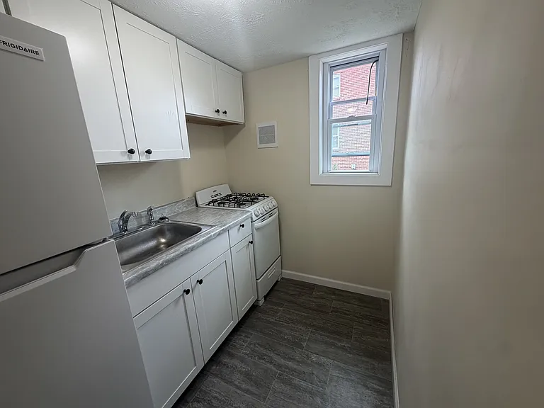1110 Overland Ave #2 — Photo 6