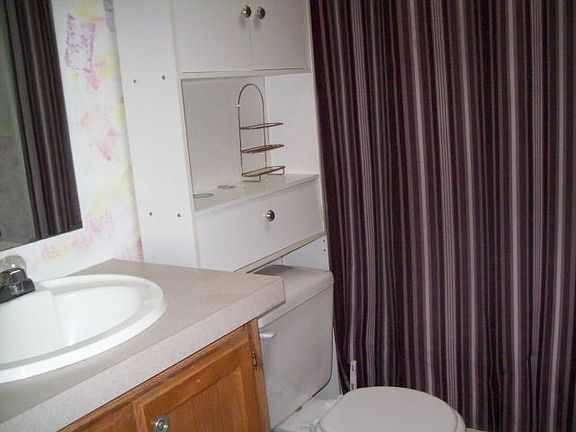 2nd image of 1915 Woodridge Cres