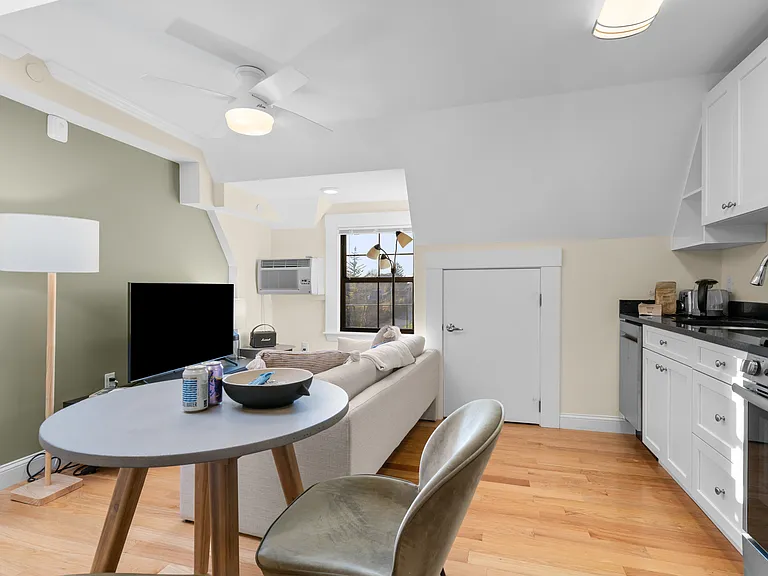 124 Commonwealth Ave #4 — Photo 3