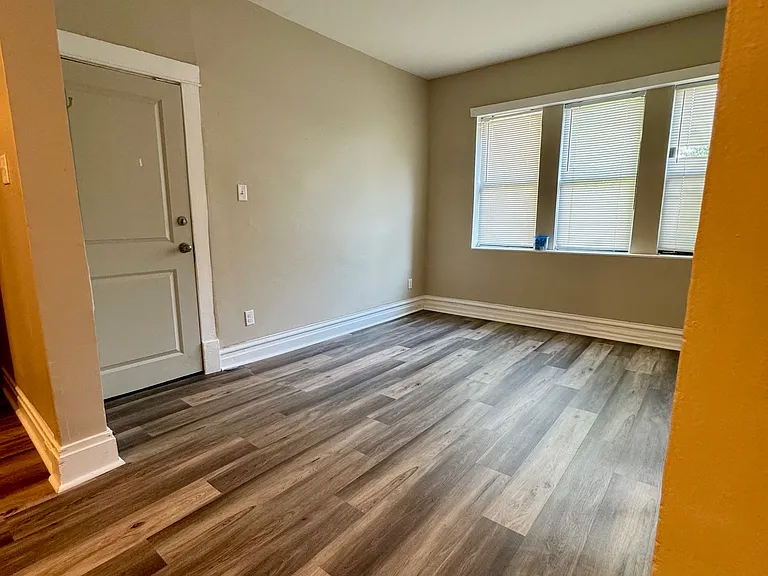 4139 Lafayette Ave #1W — Photo 4