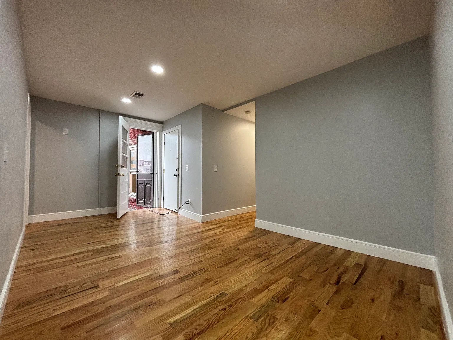 4 bed, $3,200 — Photo 4