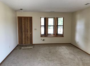 1342 Applewood Ln, Newton, KS 67114