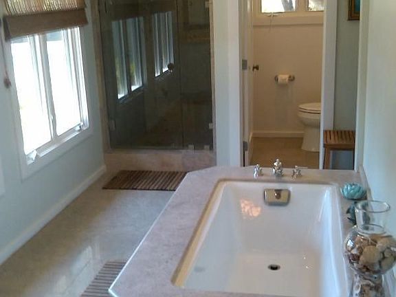 5th image of 717 Country Club Dr