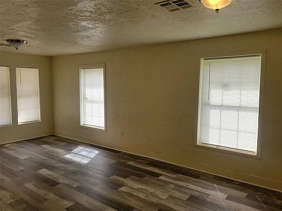 5th image of 913 E Wagner Ave