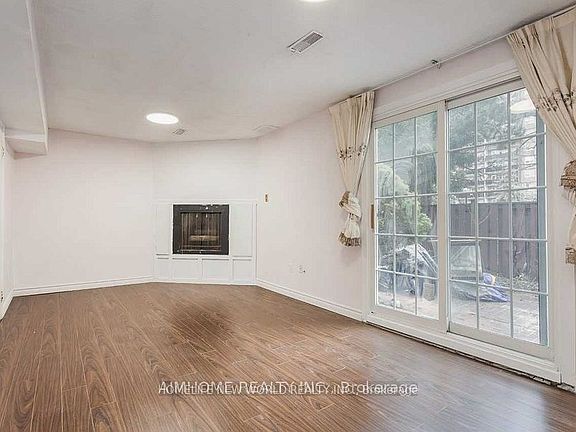 5th image of 30 Chichester Pl #3