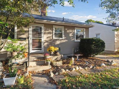 223 E Willard Ave, Lansing, MI, 48910