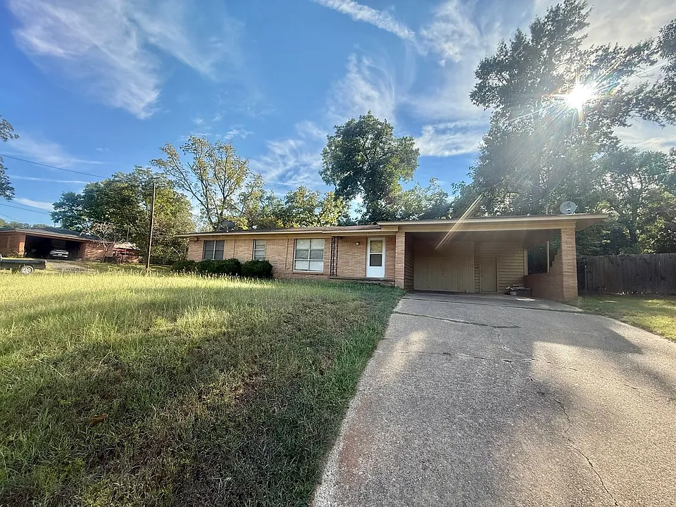 2007 Woodhaven Dr