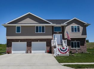 6367 Osage Dr, Dubuque, IA 52002