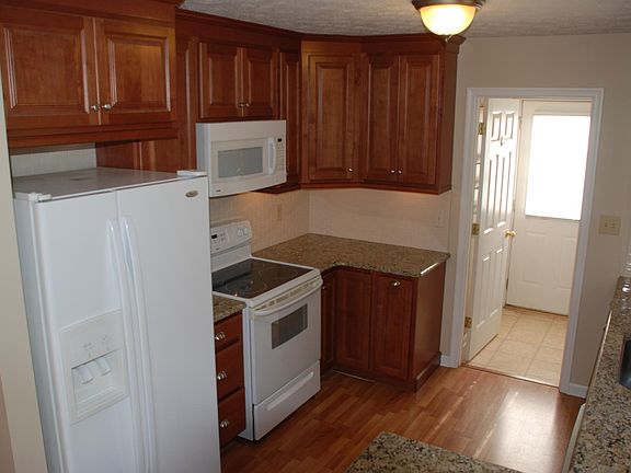5th image of 64 Millport Ct