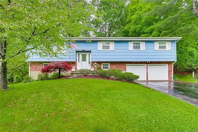 1st image of 29 Twin Lakes Dr