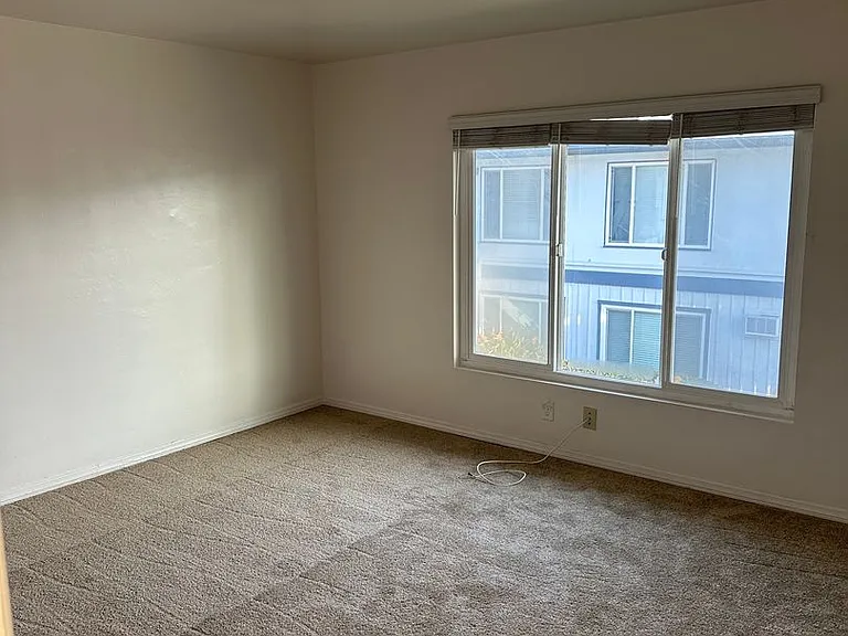 1432 Rosecrans St — Photo 10