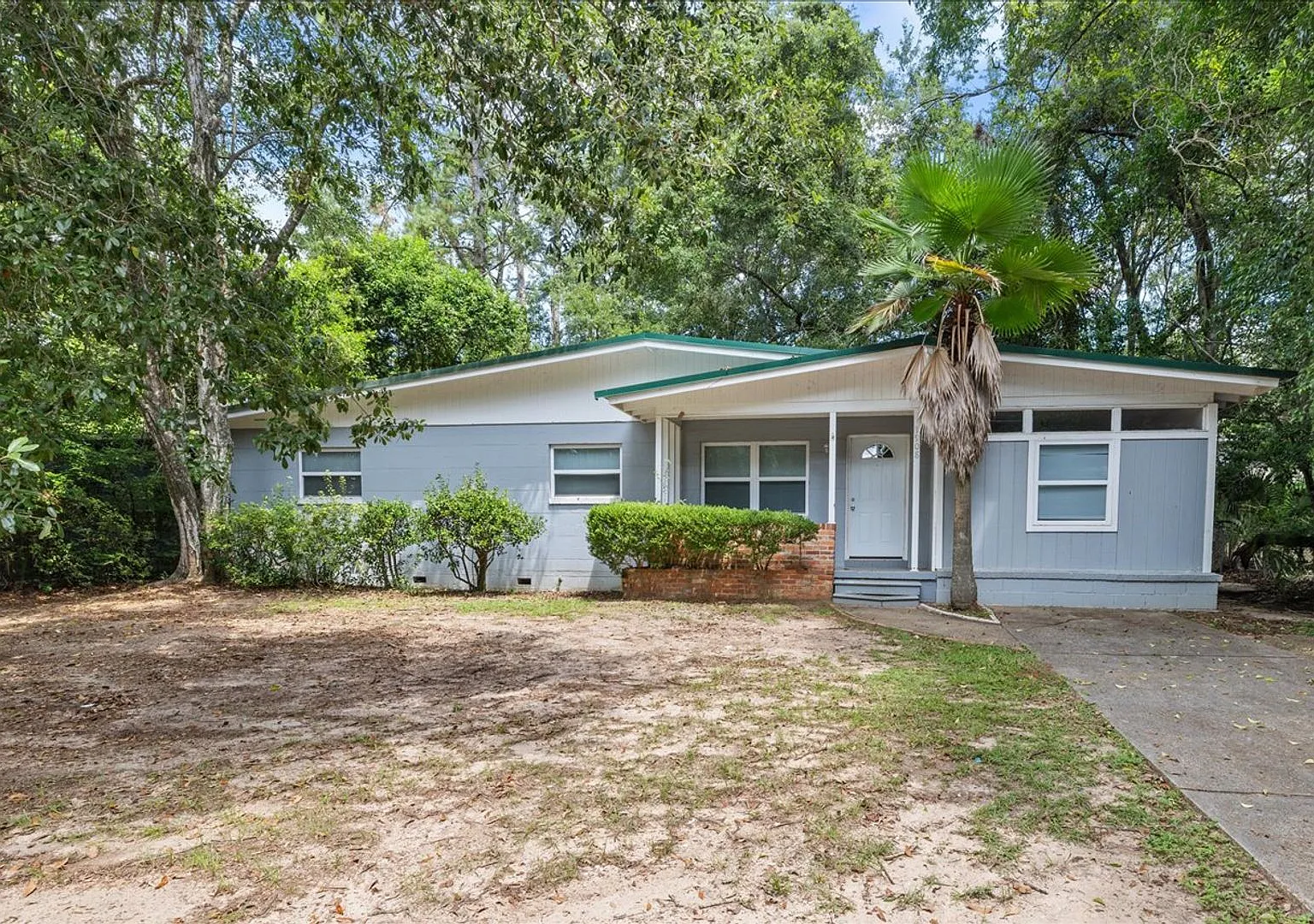 Beautiful 4 Bedroom House by FSU for August 2027!! — Photo 2