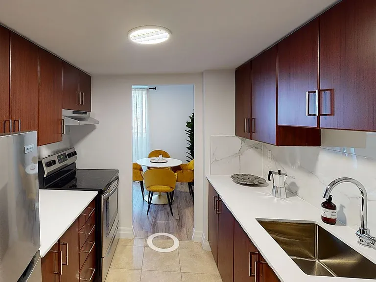 435 Albert St — Photo 22