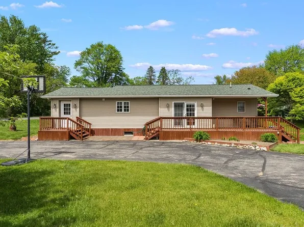 4943 E River Rd, Freeland, MI 48623