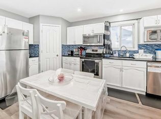 240 E Applewood Dr SE, Calgary, AB T2A 7S1